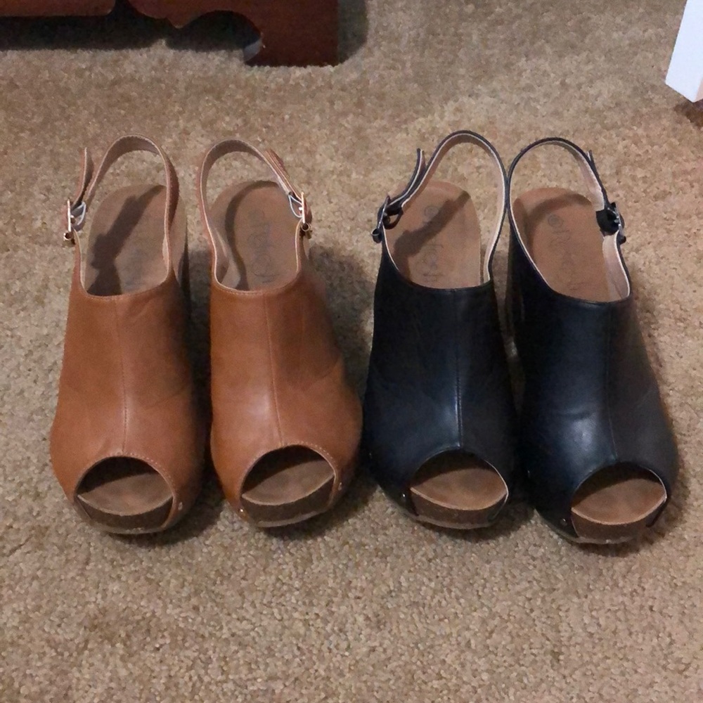 Two pairs of Refresh wedges.